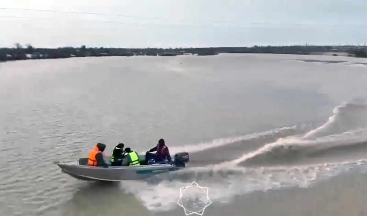 В Актюбинской области переправляют людей