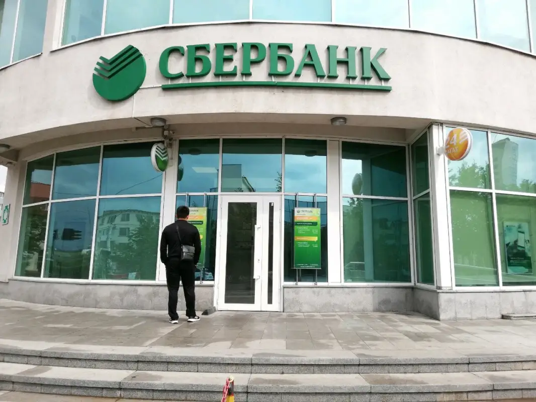 Депутатов НПК беспокоит судьба «замороженных» средств казахстанцев в «дочках» «Сбербанка» и «Альфа-банка»