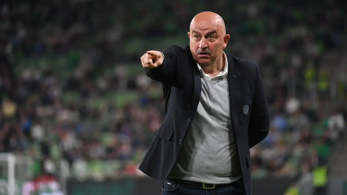 Черчесов "возьмет Калашников", чтобы остановить Холланда