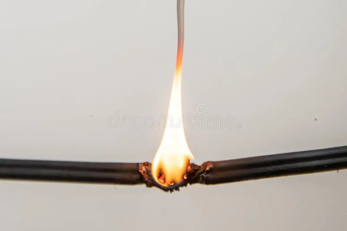 Возгорание кабеля привело к обесточиванию левобережья 