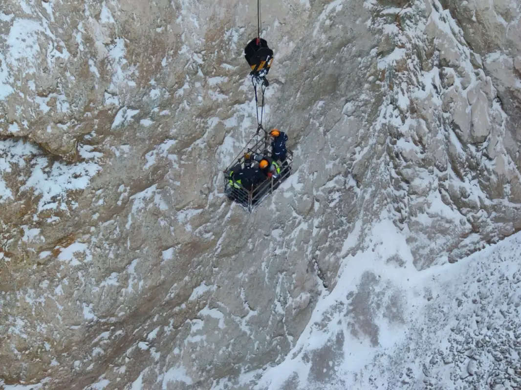 Автобус упал в обрыв: эксперты повторно сканировали грунт в месте падения