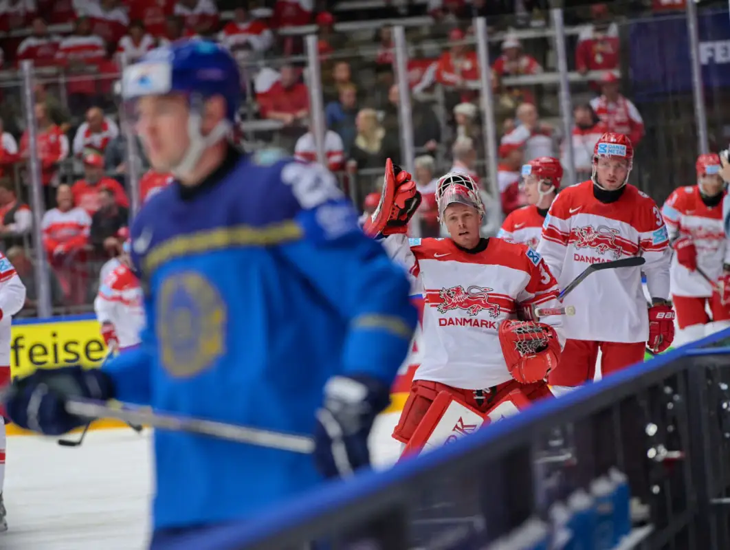 Сборная Казахстана проиграла Дании на ЧМ