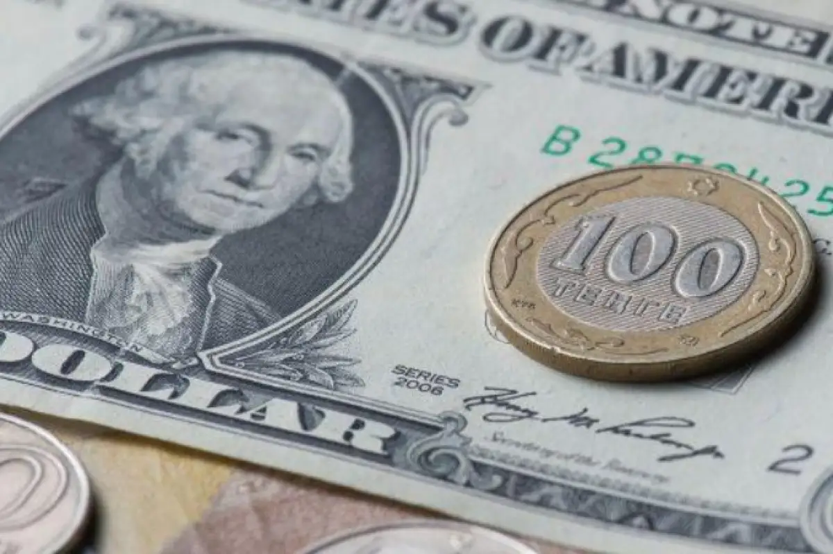 Курс доллара упал до 504,76 тенге