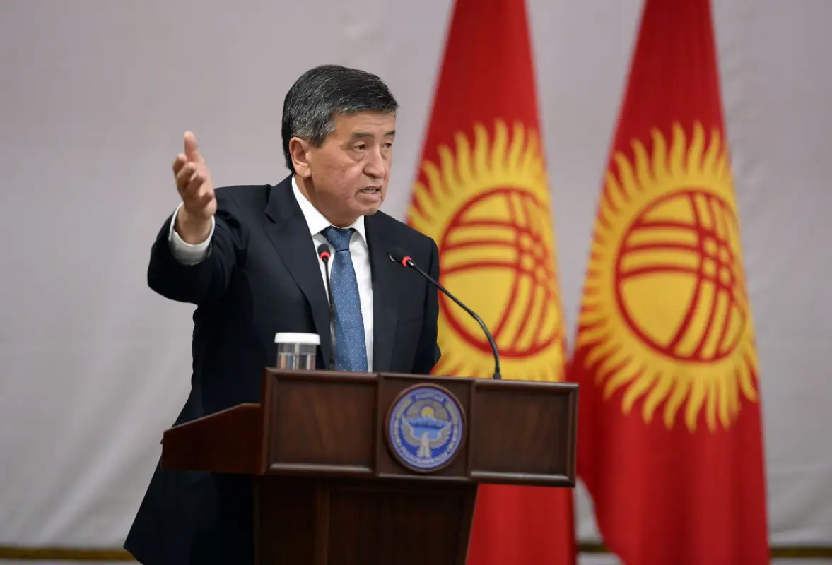 "Я не держусь за власть": Президент Кыргызстана подал в отставку