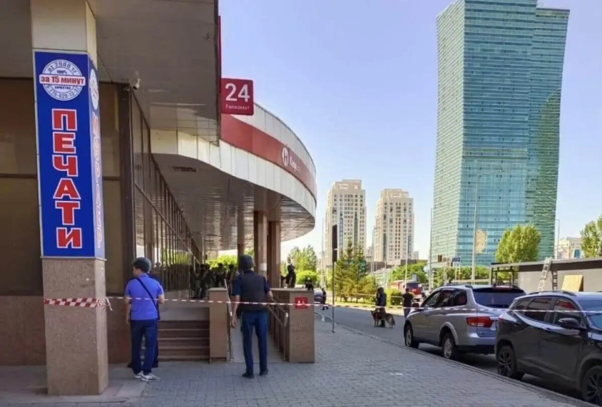 В Астане идет суд над захватчиком отделения банка Kaspi