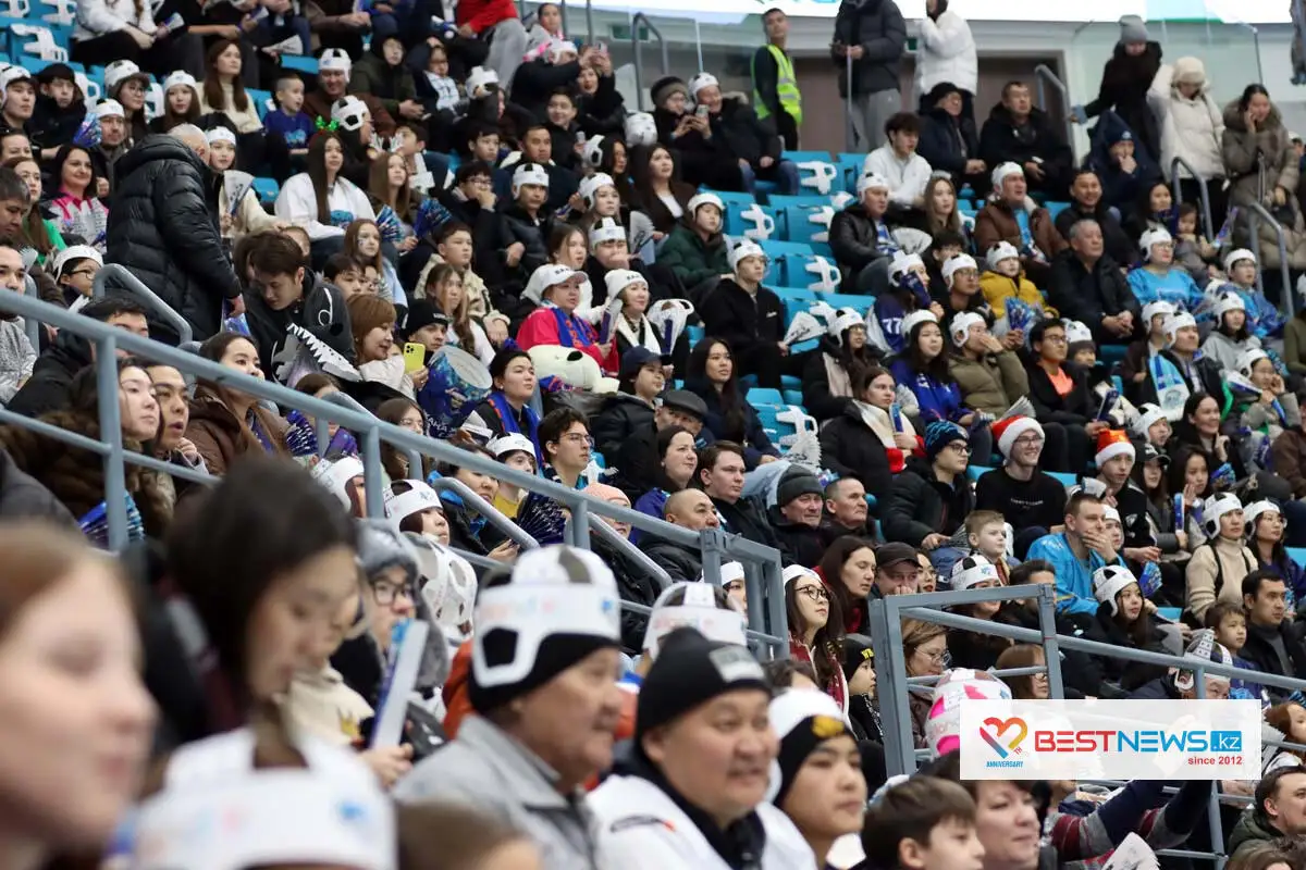 Почти 10 тысяч болельщиков приехали на матч "Барыс" - "Амур"