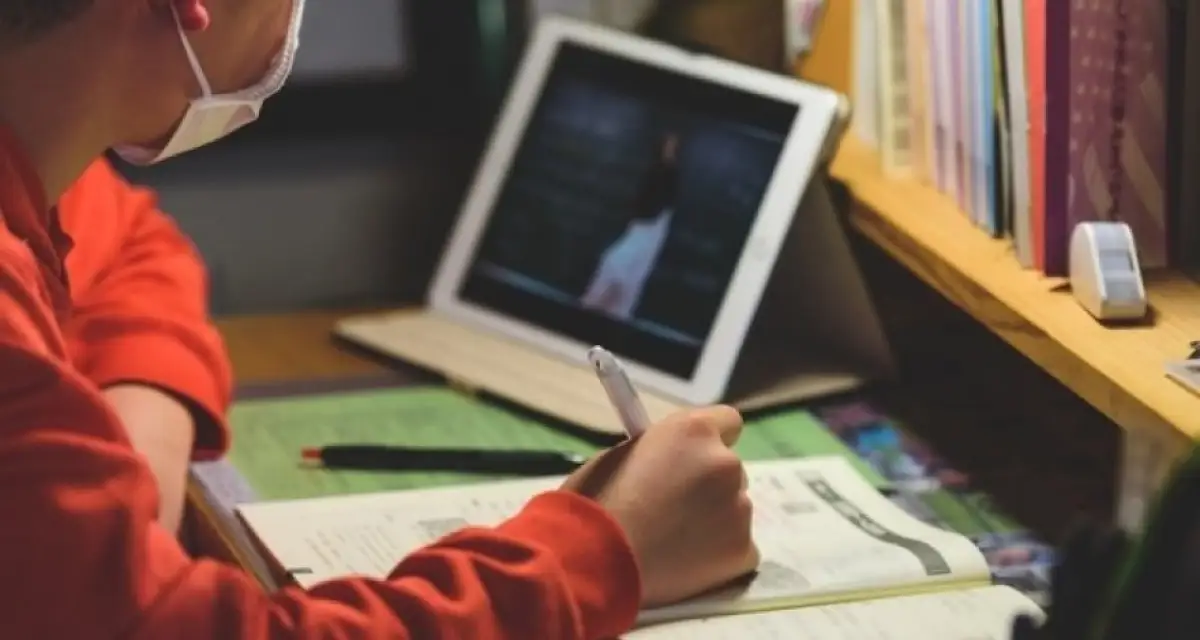 Уроки во вторую смену в школах Астаны тоже отменили