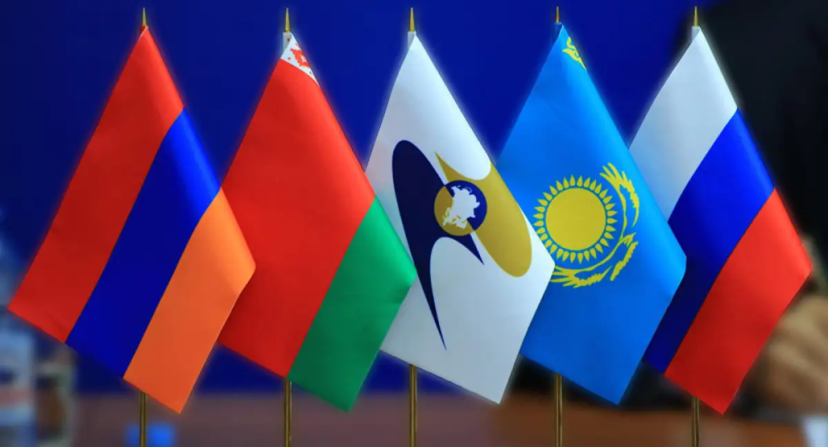 Казахстан продолжит зачислять импортные таможенные пошлины в долларах