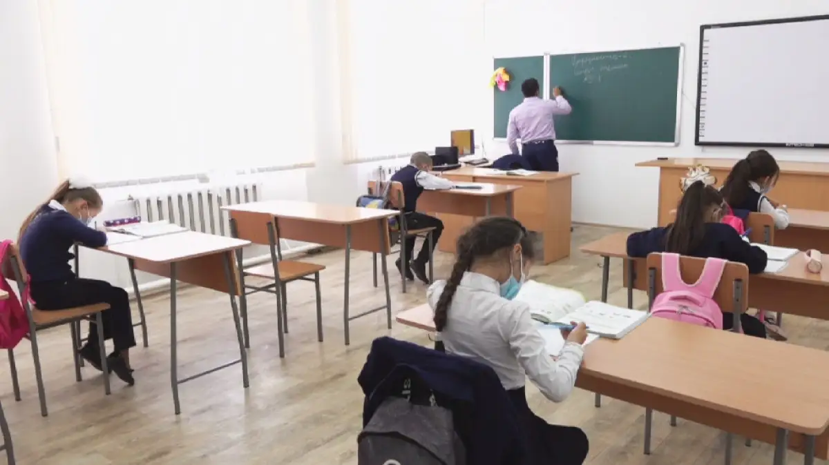 Отмена ношения масок разрешатся не во всех школах - Минздрав Казахстана