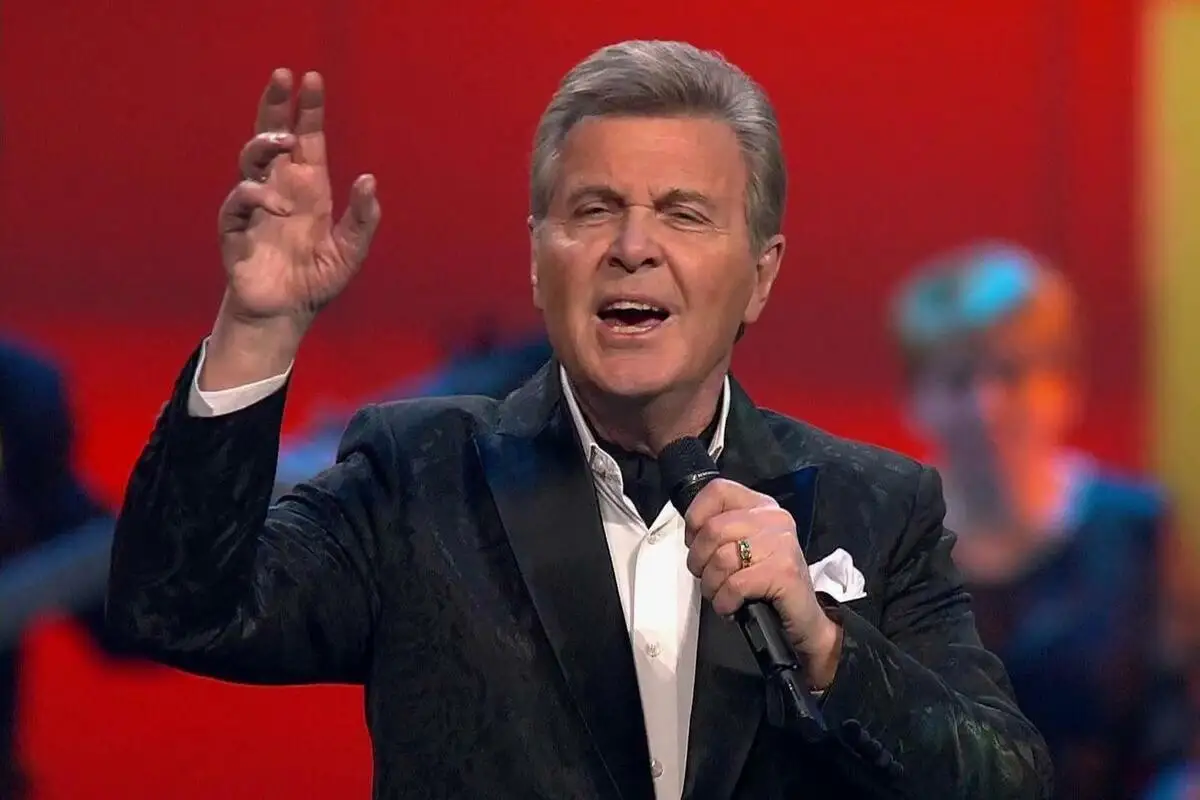 В Казахстане не разглашают, за какой услугой певец Лев Лещенко прилетал в ЦОН Алматы