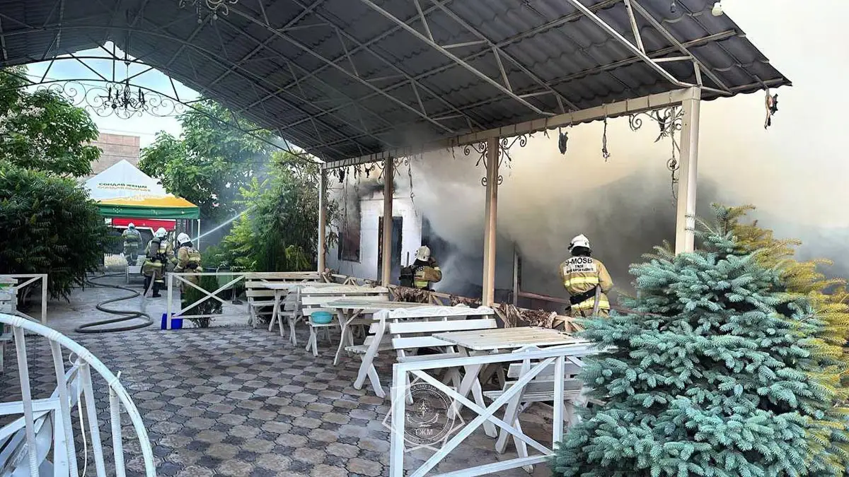 В Каратауском районе горело помещение в зоне отдыха