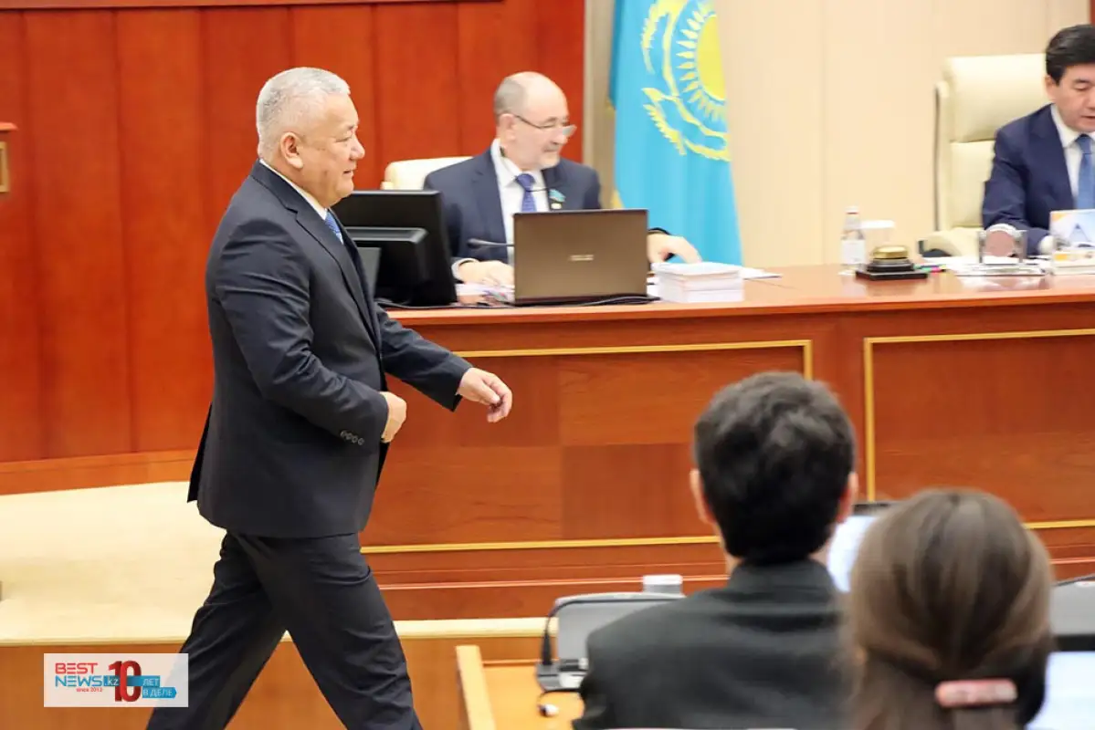 Новый депутат Мажилиса принёс присягу - фото