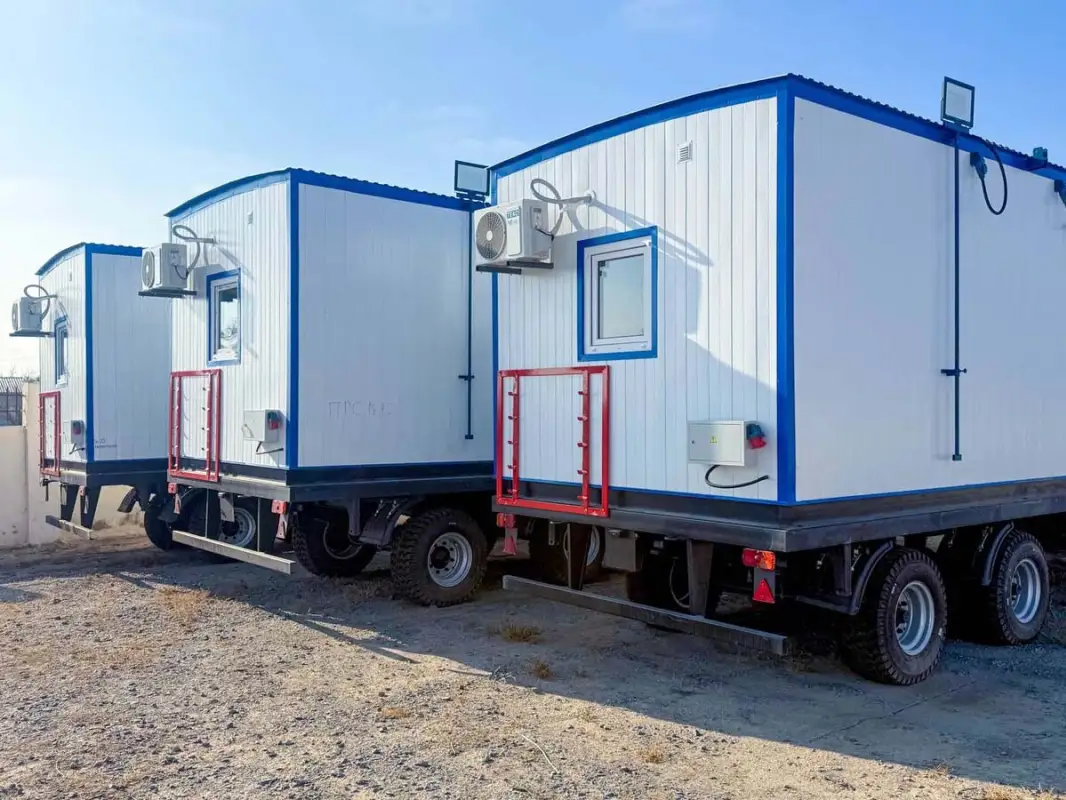 «КазМунайГаз» показал вагончики для работников на месторождениях