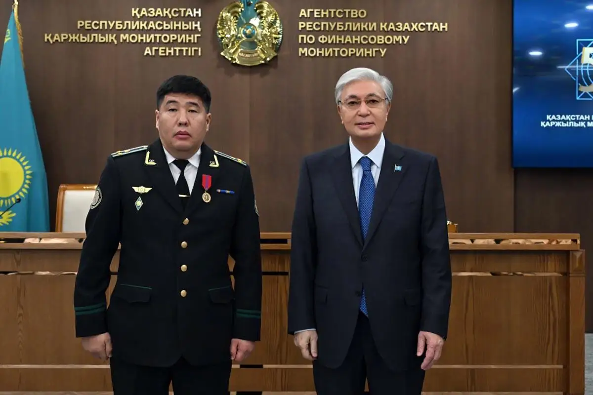 Президент напомнил руководству АФМ о "высокой ответственности" и вручил награды