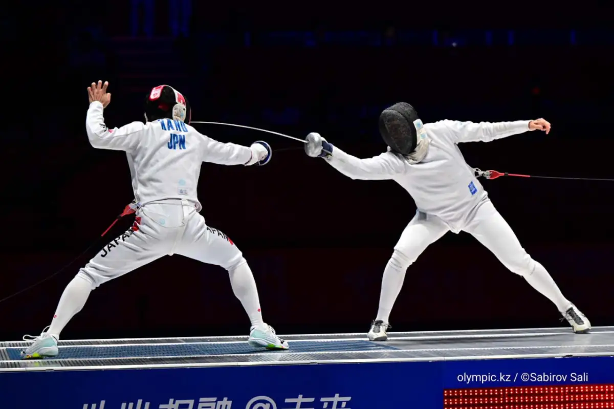 Сборная Казахстана уступила "золото" в один укол по фехтованию