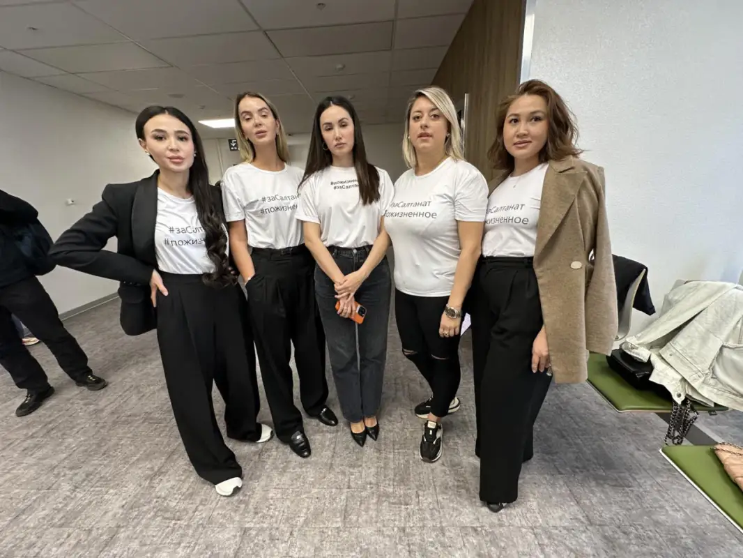 Адвокатам Бишимбаева не понравились футболки с надписью «За Салтанат. Пожизненное»