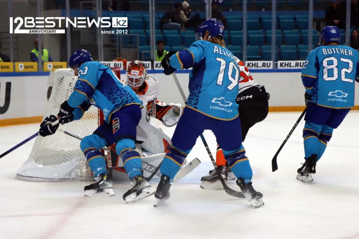 «Не правильно играют»: почему Барыс не побеждает, несмотря на подписание опытных легионеров