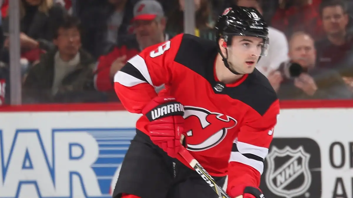 Бывший защитник "Нью-Джерси Дэвилз" перешел в "Барыс"