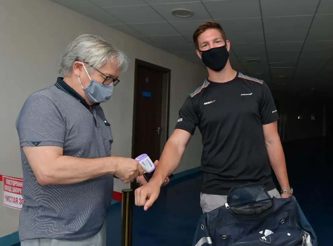 Диц вместе с партнерами по "Барысу" сдал ПЦР-тест