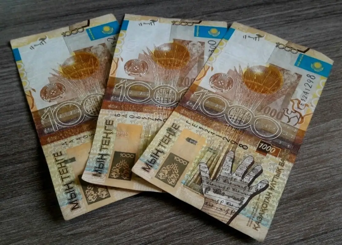 В Жанаозене могут уволить полицейского за подарок на 3 000 тенге