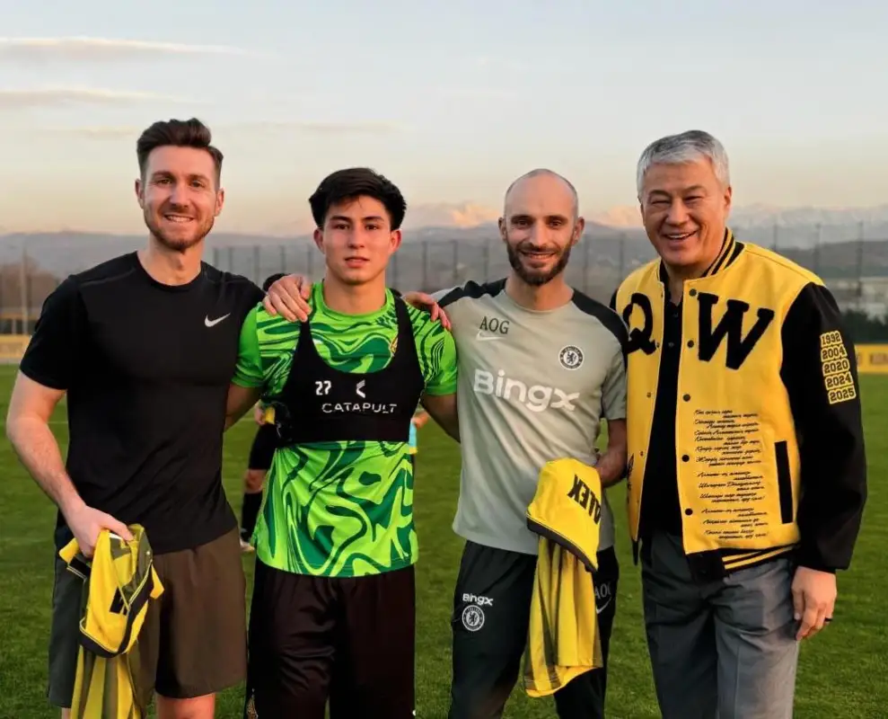 Представители «Челси» прилетели в Алматы из-за травмы Сатпаева