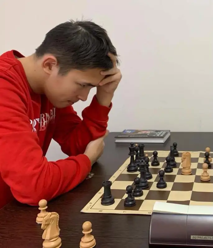 Казбек Ногербек стал чемпионом мира по рапиду среди кадетов