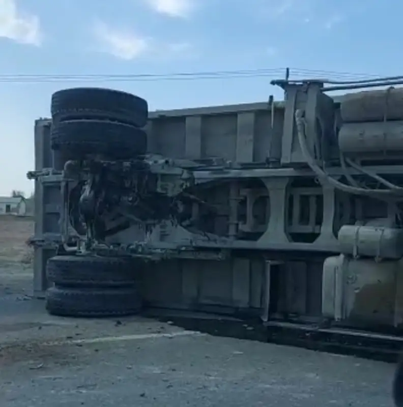 На трассе Туркестан-Кентау грузовик вылетел в кювет