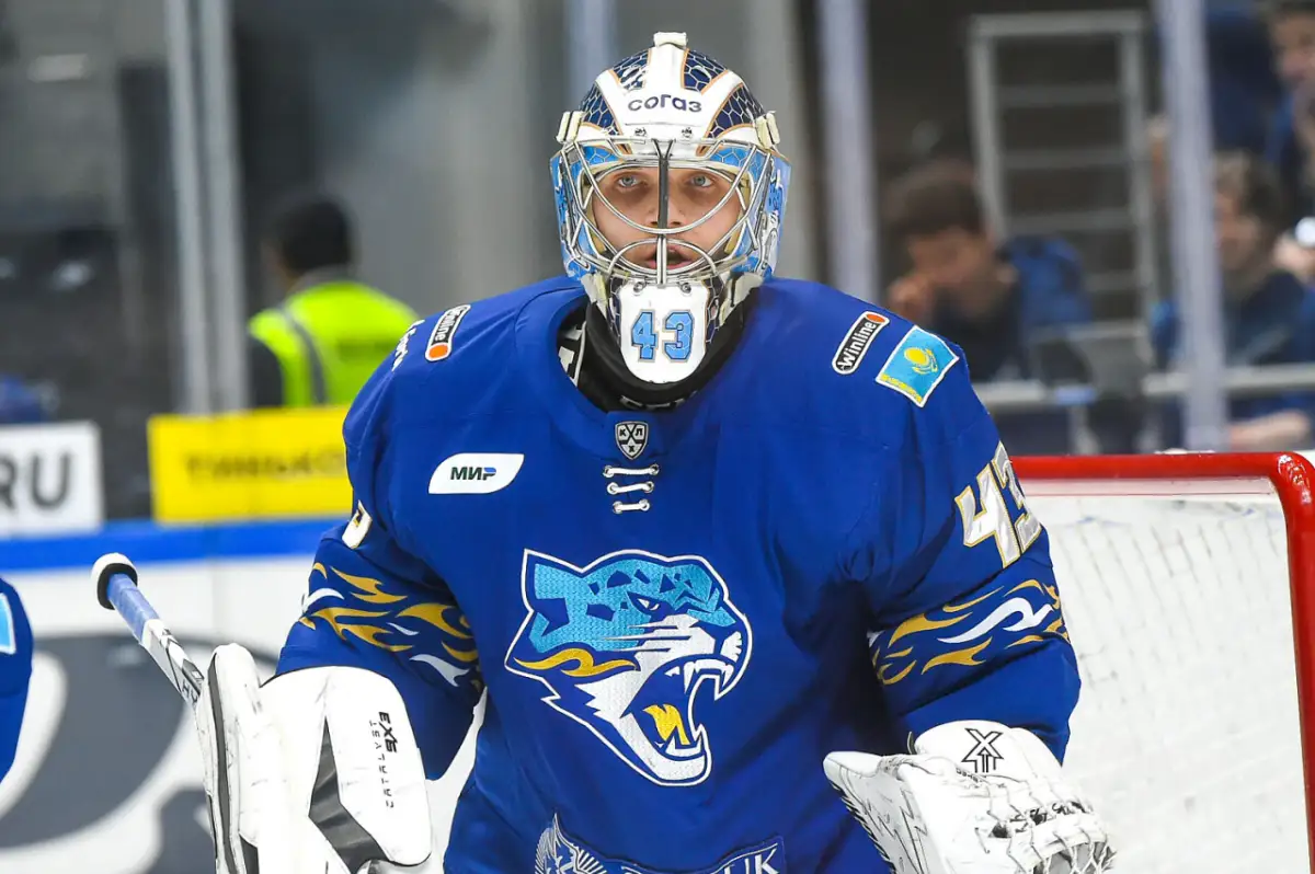 Шутов в воротах: состав Барыса на матч с Ак Барсом