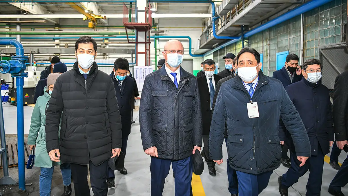 Вице-премьер Роман Скляр посетил индустриальные объекты в ЗКО