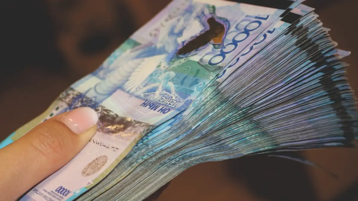 Казахстанцы досрочно сняли с ЕНПФ 223 млрд тенге