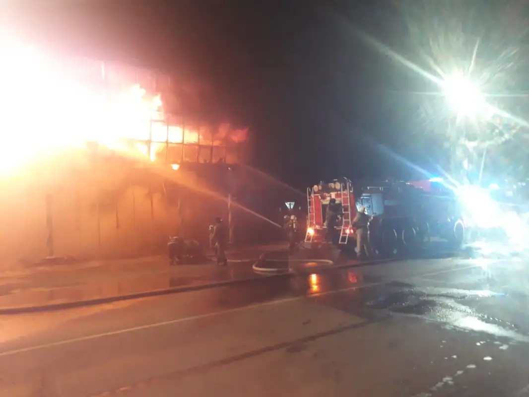 В Таразе горел магазин строительных материалов