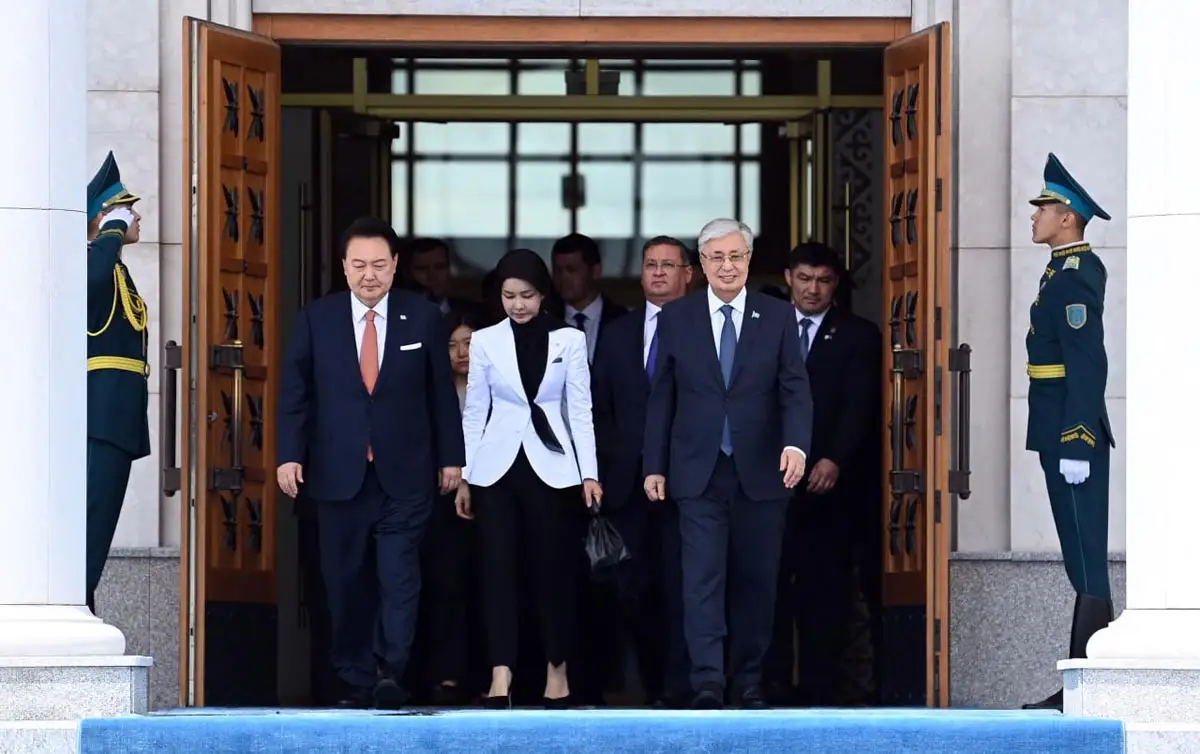 Первая леди Южной Кореи тронула своим жестом перед вылетом из Астаны