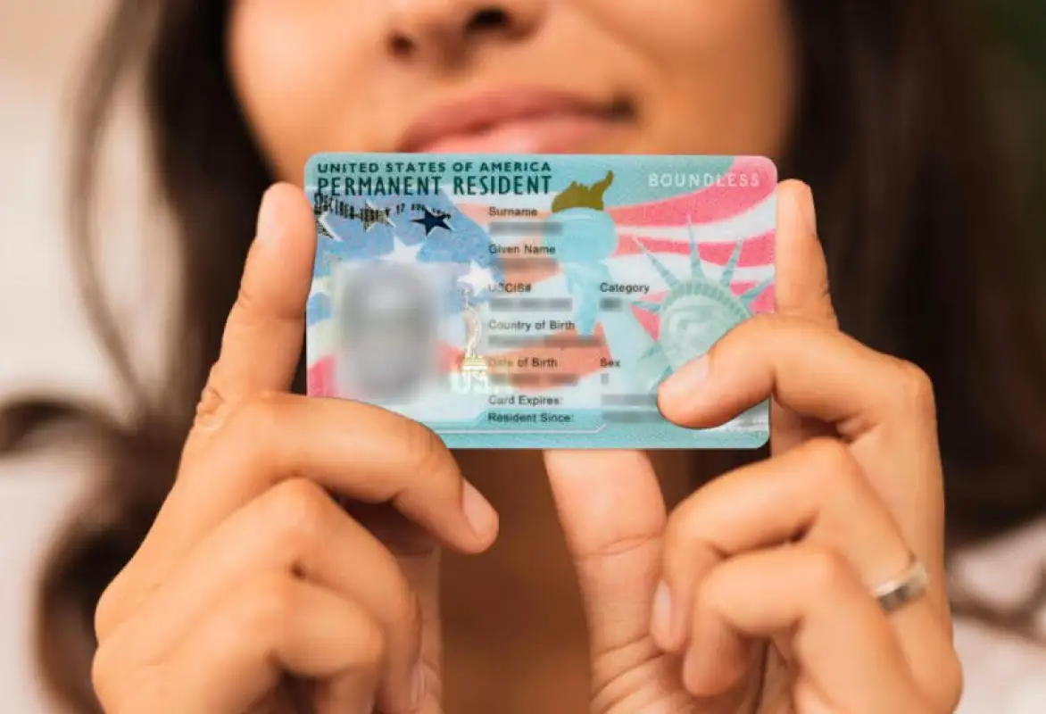 «Это не полная отмена». Посол США объяснила приостановку лотереи грин-карт