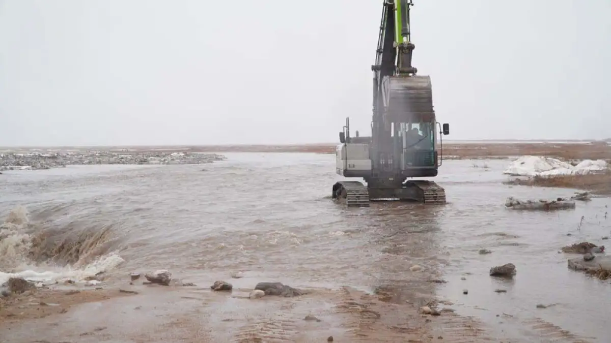 Для откачки воды в Макинске привлечены дополнительные силы МЧС