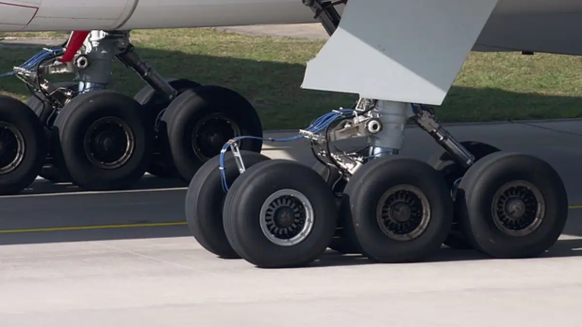 У самолёта выявили проблемы с шасси после посадки в Алматы