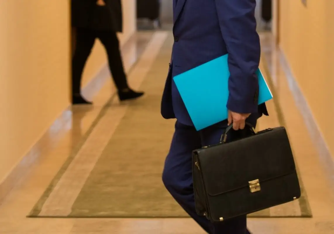 Расходы на зарплату всех госслужащих в РК составляют 1 триллион тенге - Такиев