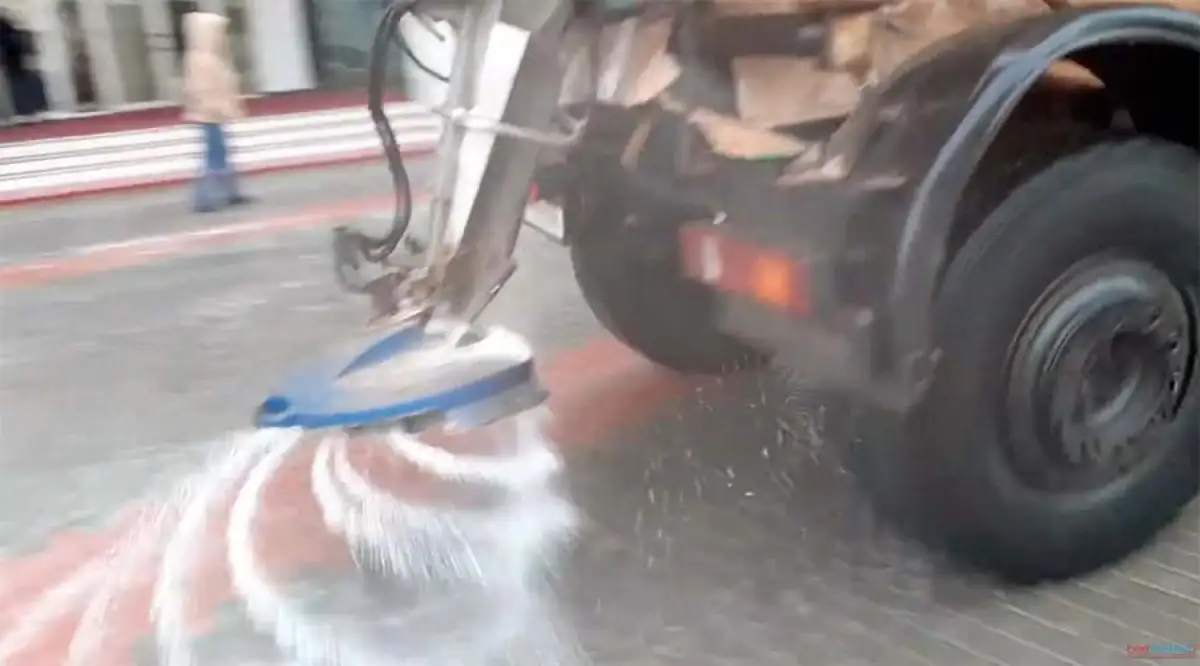 Тысячу тонн противогололедных реагентов  используют коммунальщики в Нур-Султане