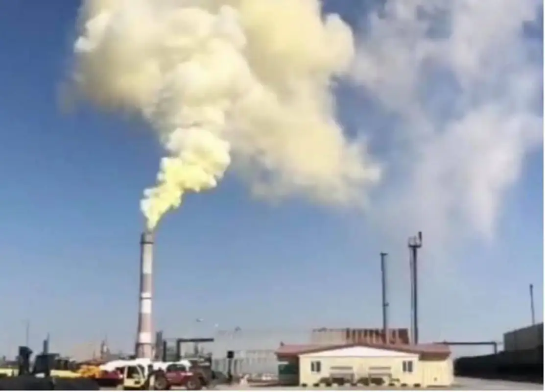 Жёлтый дым в Атырау: экологи начали проверку