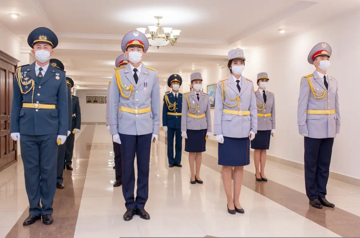 Церемония в масках: как глава МВД РК вручил погоны будущим лейтенантам