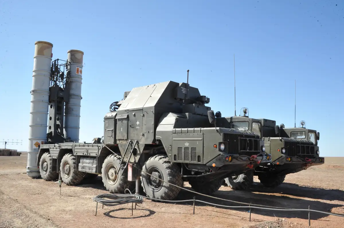 В Казахстане испытали зенитно-ракетный комплекс С-300 