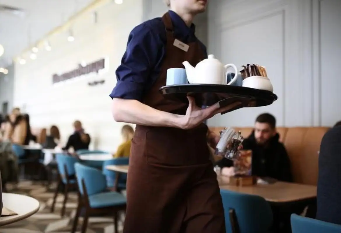 В Казахстане разрешили открыть кафе и театры