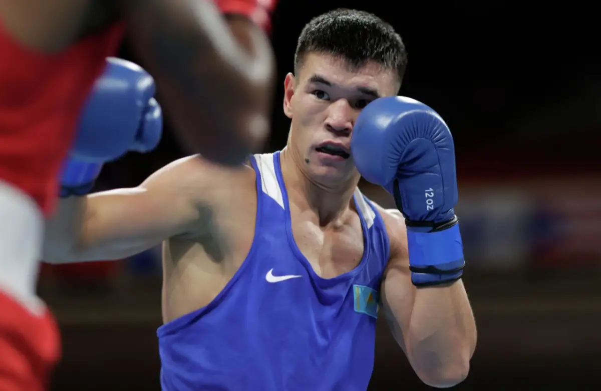 Боксер из Узбекистана покусал казахстанца на ЧА и лишился «золота»