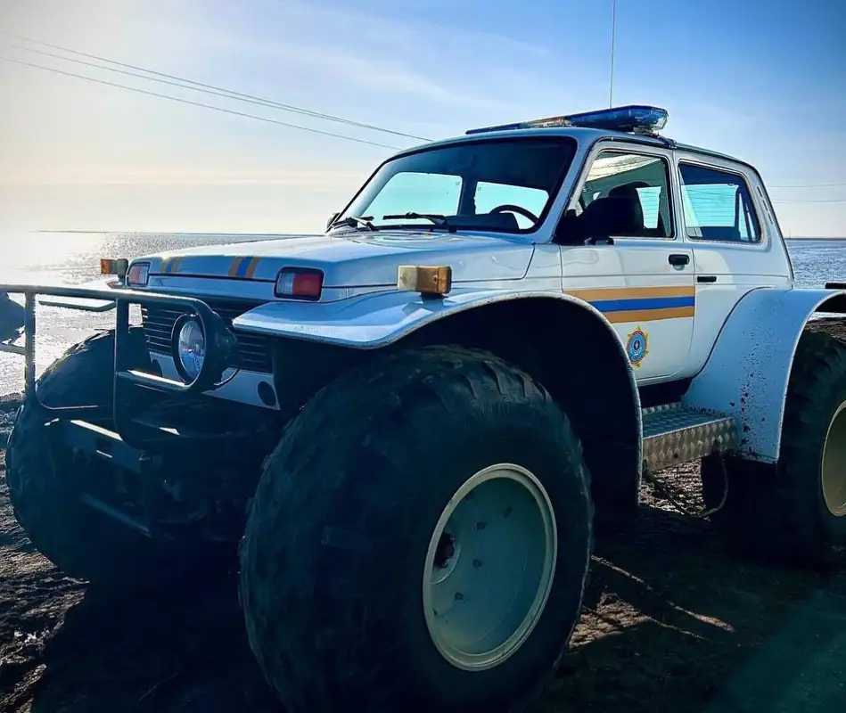 Автотехника, палатки: какие товары из Госматрезерва выделяют для борьбы с паводками в Казахстане