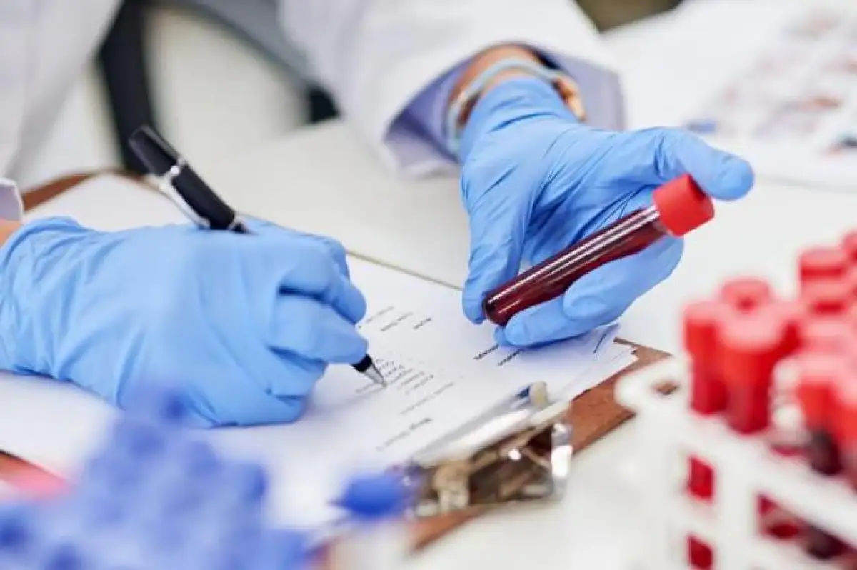 В Казахстане выявили 335 больных коронавирусом, бессимптомных носителей - 656