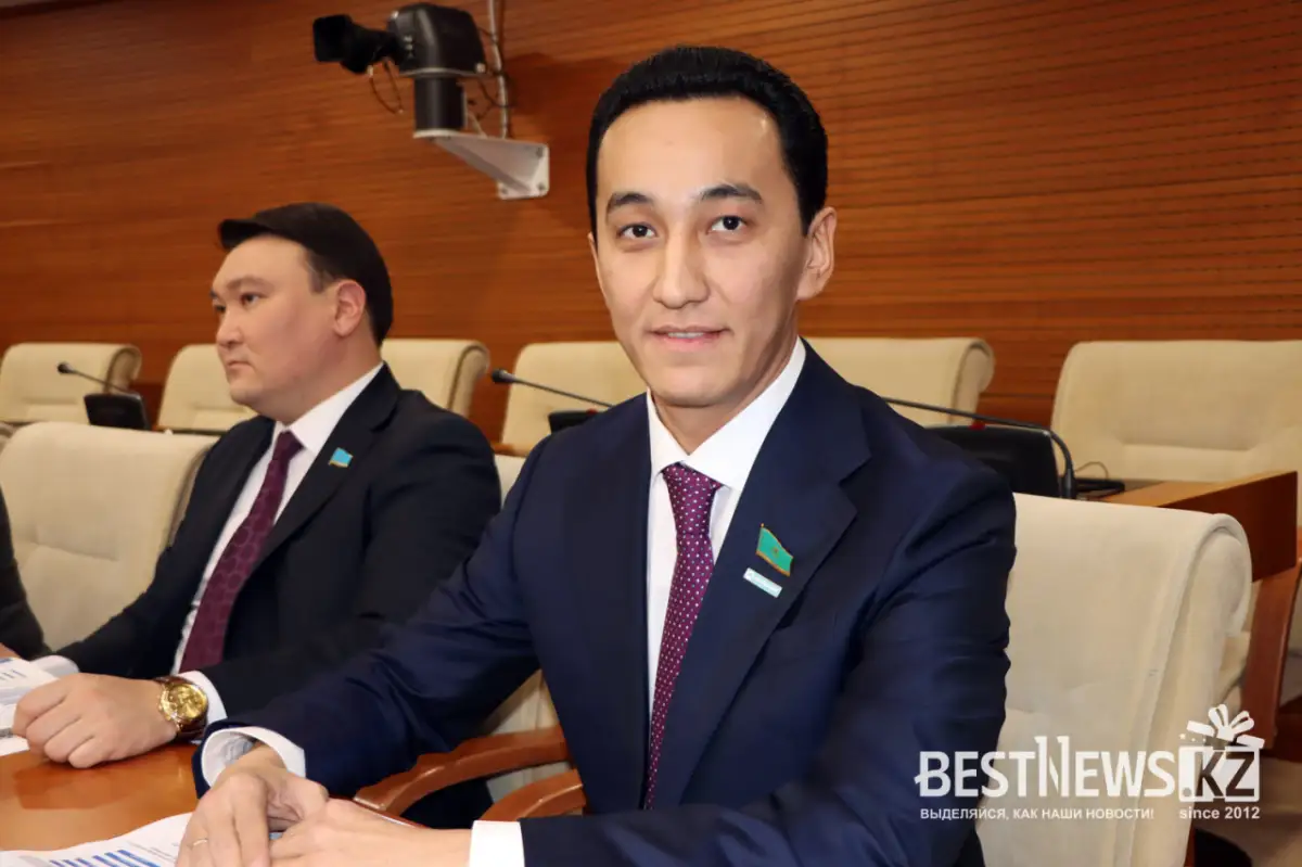 Новый депутат Байтилесов принес присягу в Мажилиса