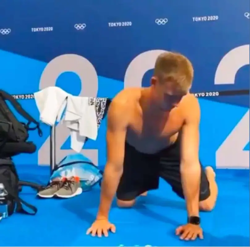 Баландин показал разминку в олимпийском бассейне Токио - видео