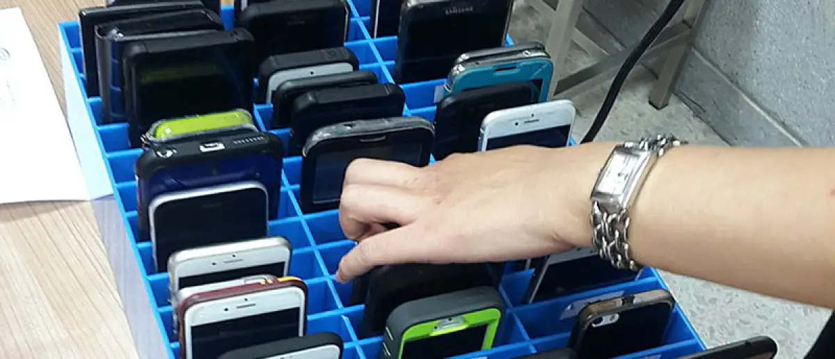 Пока на уровне слухов: в Казахстане отменили запрет на смартфоны 