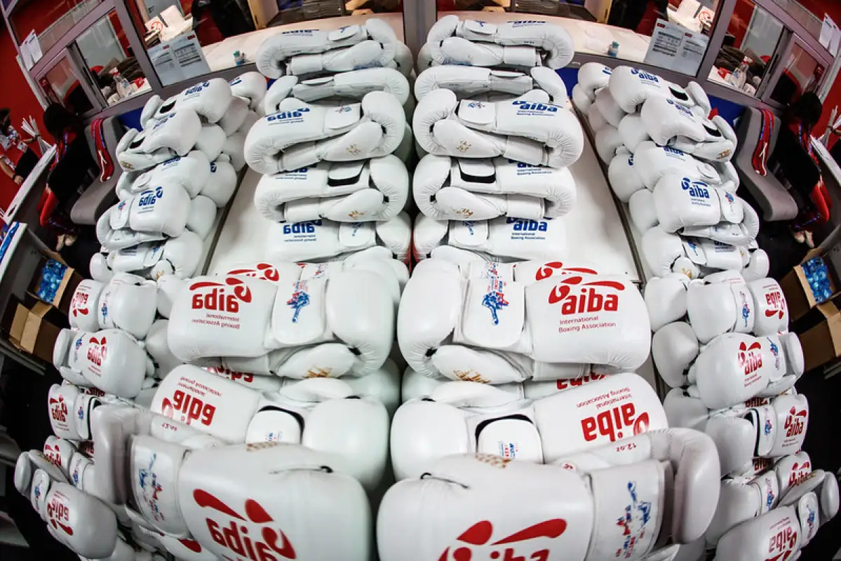 Прямая трансляция полуфинальных поединков на ЧМ с участием пяти казахстанских боксёров