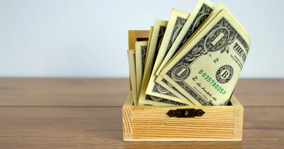 Доллар спустился до 501 тенге на утренних торгах