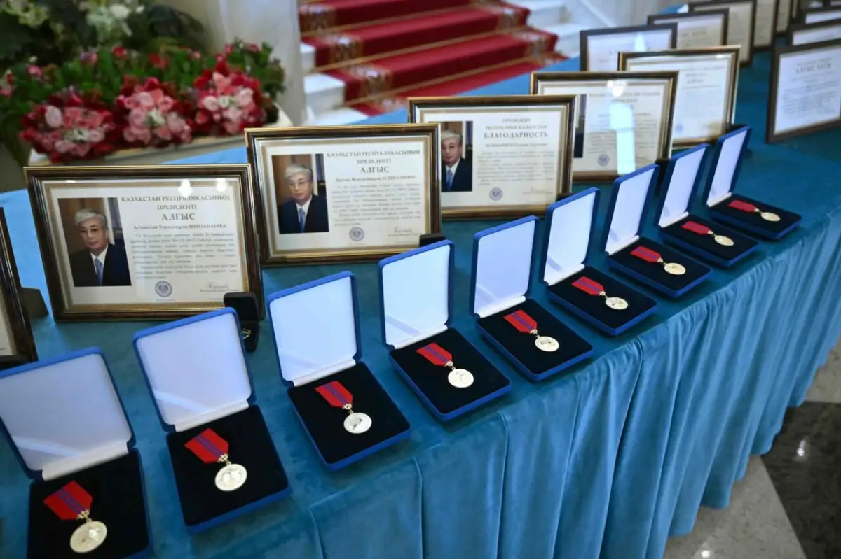 Президент Казахстана вручил награды сотрудникам силовых структур
